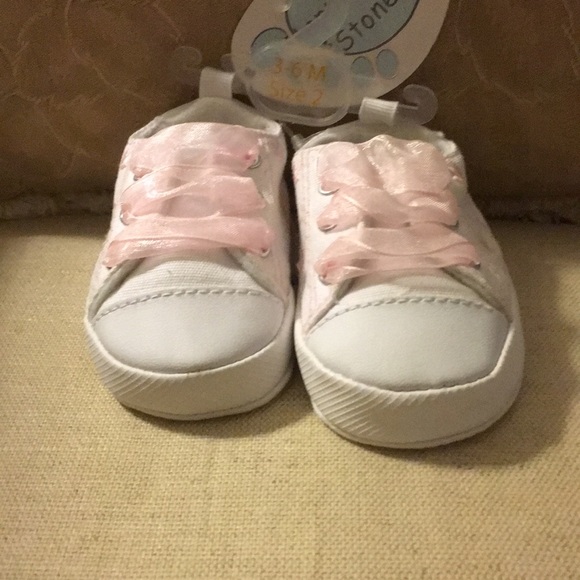 Three pairs of baby shoes - Picture 14 of 16